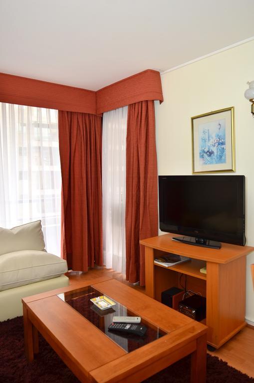 Rent A Home Bosque Norte Santiago Exterior photo